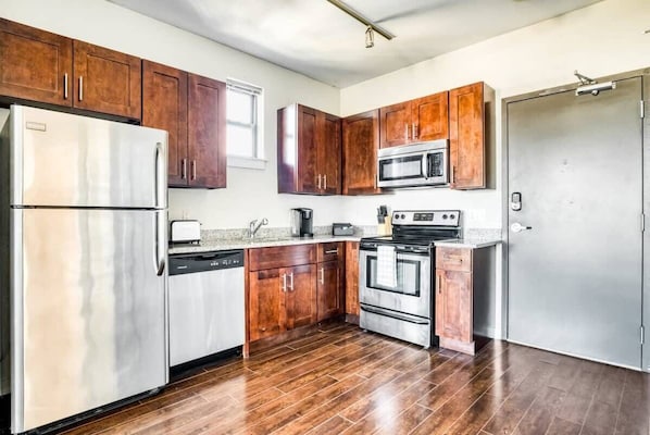 Fridge, microwave, oven, stovetop