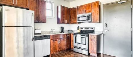 Refrigerador, microondas, horno, placa de cocina