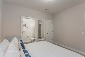 2 室のベッドルーム、アイロン / アイロン台、WiFi、ベッドシーツ