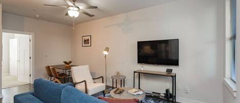 Una televisión, Netflix, Hulu, servicios de streaming