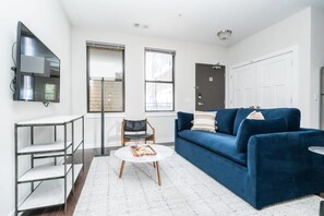 Een televisie en een kantoor