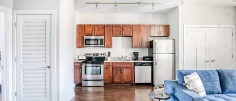 Refrigerador, microondas, horno, placa de cocina