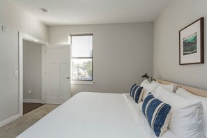 2 habitaciones, tabla de planchar con plancha, wifi y ropa de cama 