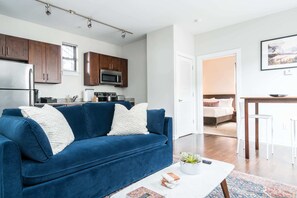 Televisión y oficina 