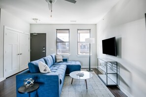 TV, Netflix, Hulu, streaming services - CozySuites Music Row Modern 1BR with free parking! 47 (Nashville)