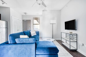 TV, offices - CozySuites Music Row Charming 1BR free parking! 49 (Nashville)