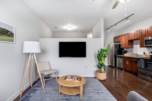 Televisión y oficina 