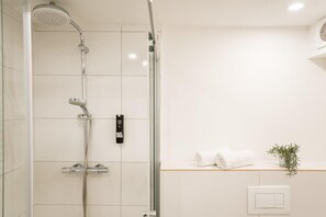 Bruser, hårtørrer, håndklæder