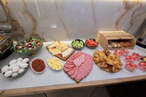Free daily buffet breakfast - Aleppo Hotel in Yerevan (Yerevan)