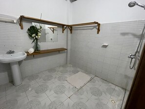 Towels, soap - Villa for relaxation, 10 minutes from the beach and the best restaurants in Saly (Saly)