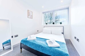 1 bedroom, iron/ironing board, WiFi, bed sheets - Smart 1 Bed Apartment in Wolverhampton (Wolverhampton)