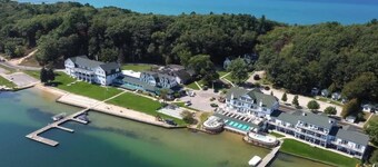 Romantic Hideaway Studio/HOT TUB OPEN ALL WINTER! Early Summer Booking Discount!