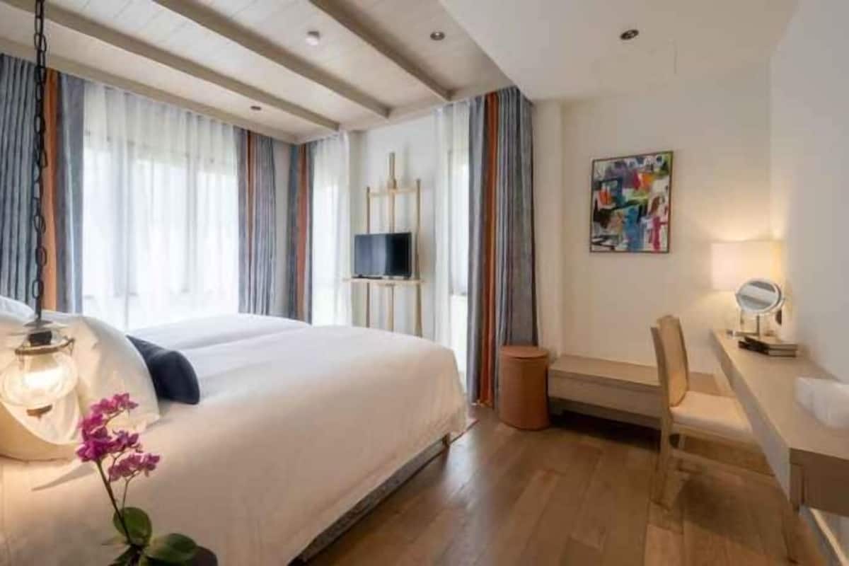 2 bedrooms, free minibar items, soundproofing, free cribs/infant beds
