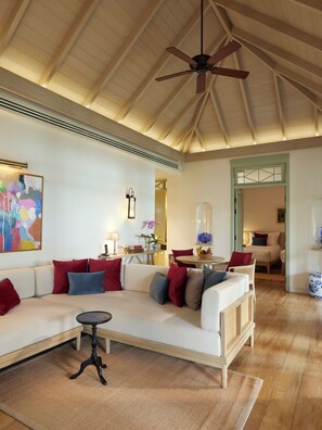 45-inch LED TV with digital channels, TV, Netflix - CHARRAS Bhawan Hotel and Residences (Hua Hin)