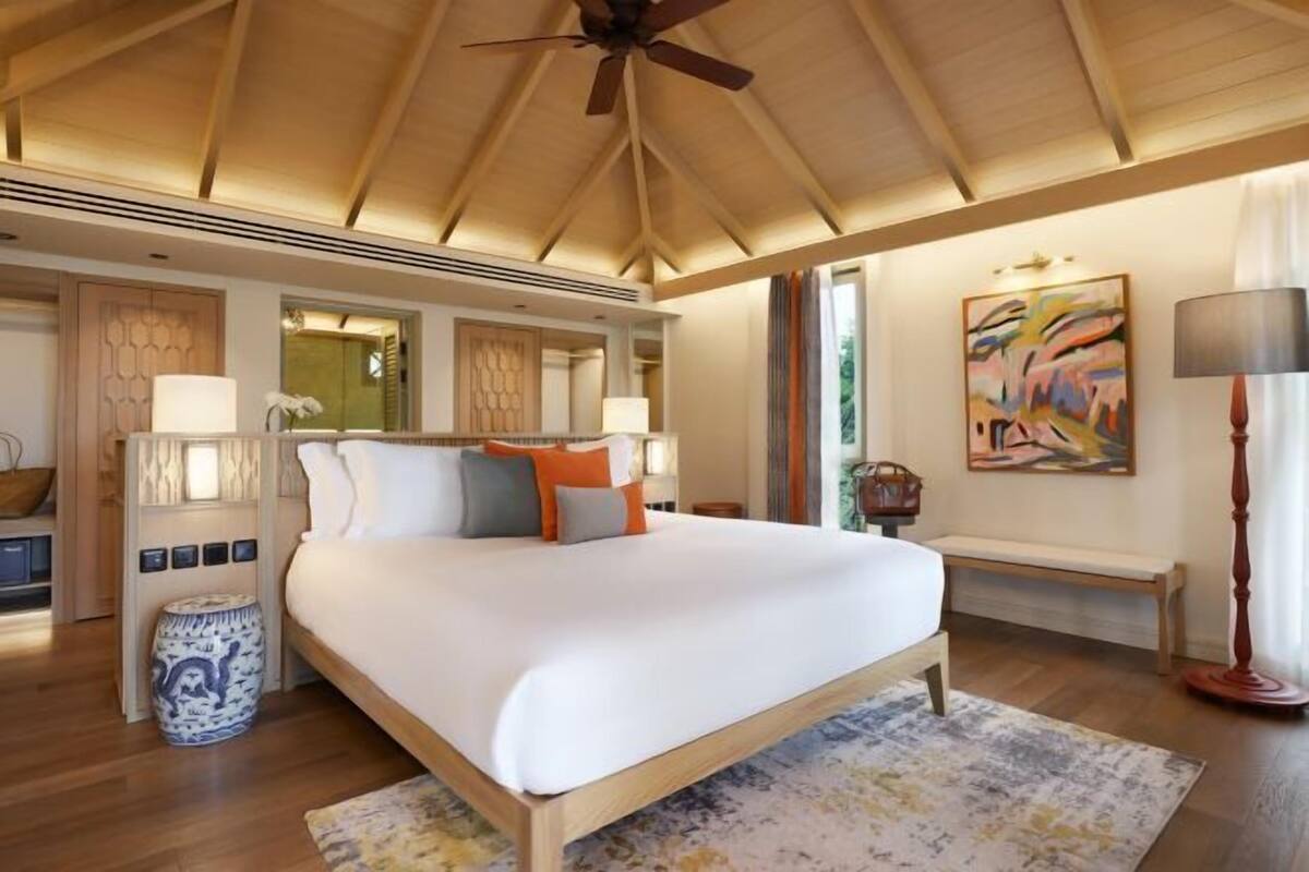 Free minibar items, soundproofing, free cribs/infant beds, free WiFi