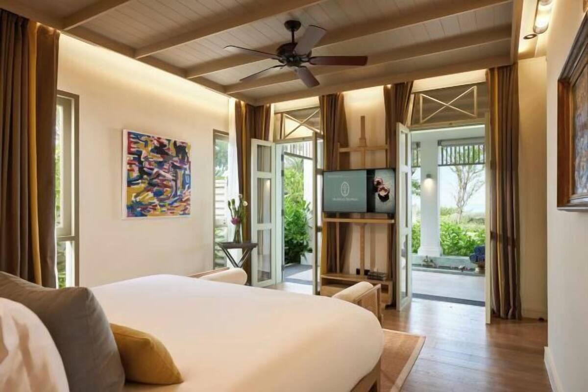 Free minibar items, soundproofing, free cribs/infant beds, free WiFi