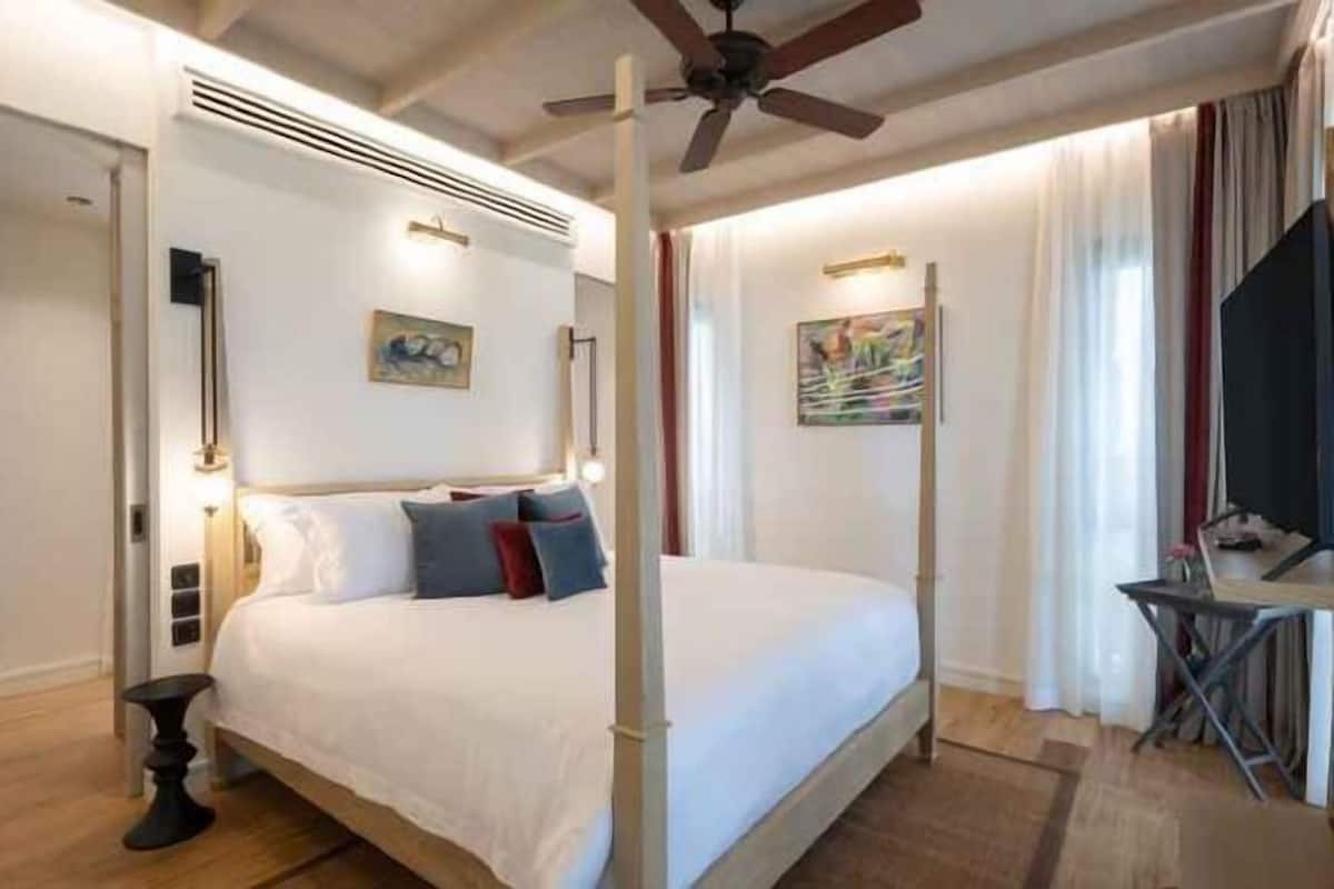 2 bedrooms, free minibar items, soundproofing, free cribs/infant beds