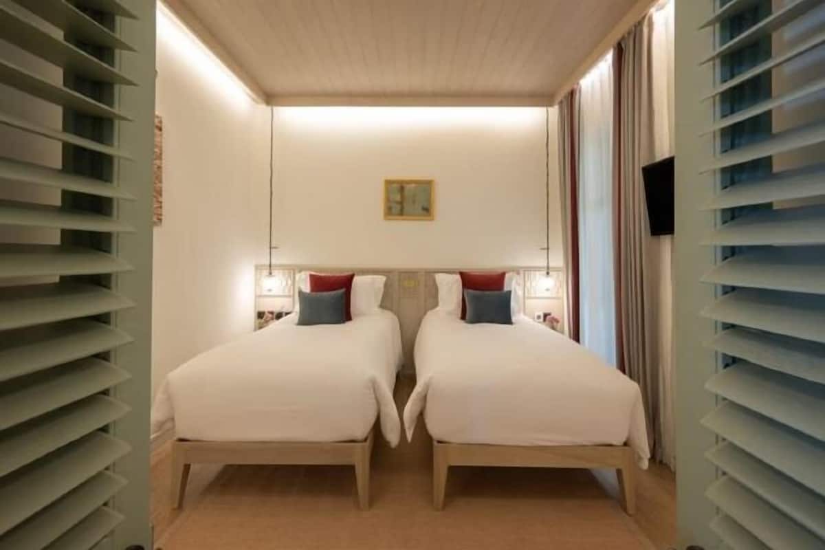 2 bedrooms, free minibar items, soundproofing, free cribs/infant beds