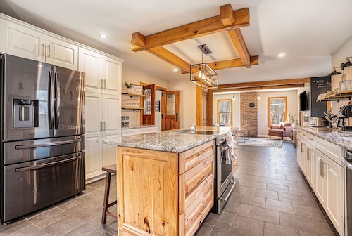 Pets Ok | Privacy | Arcades | Hot Tub | Fire Pit