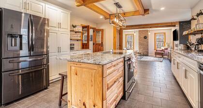 Pets Ok | Privacy | Arcades | Hot Tub | Fire Pit