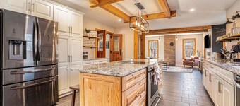 Pets Ok | Privacy | Arcades | Hot Tub | Fire Pit