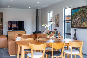 Dining - The Heights Vista Retreat (Wanaka)