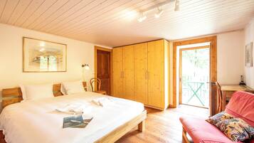 Familienapartment, 2 Schlafzimmer, Bergseite (Spitzenhaus Val Onsernone) | 2 Schlafzimmer, Bettwäsche