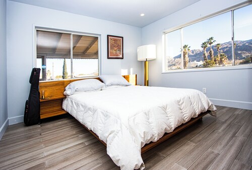 Experience the magic of Joshua Tree. Your cozy bungalow awaits.