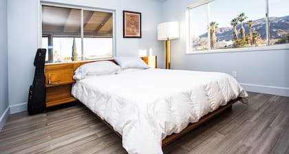 Experience the magic of Joshua Tree. Your cozy bungalow awaits.