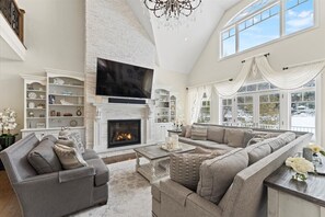 Televisión y chimenea 