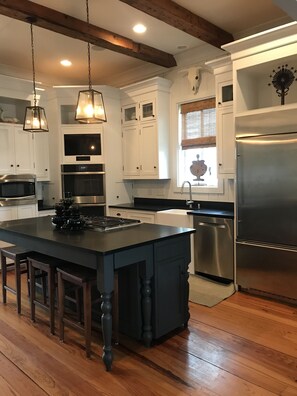 Frigorifero, microonde, forno, lavastoviglie