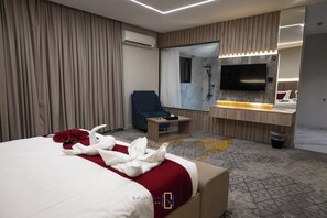 Busa memori, minibar, tirai kedap cahaya, dan kedap suara