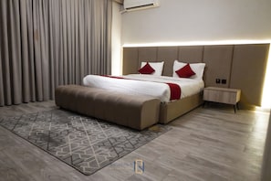 1 quarto, camas com colchões de espuma com sistema de memória, frigobar