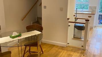 Comfort Townhome | In-room dining