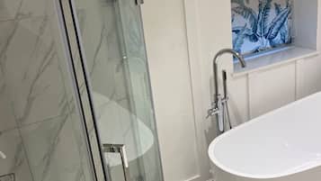 Comfort Townhome | Bathroom | Hair dryer, towels, toilet paper