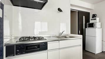 Fridge, microwave, stovetop, cookware/dishes/utensils