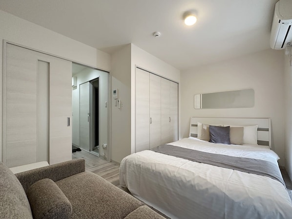 1 habitación, tabla de planchar con plancha, wifi y ropa de cama