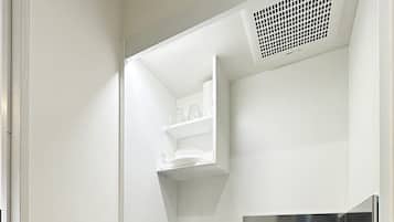 Fridge, microwave, stovetop, cookware/dishes/utensils