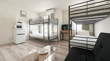 1 habitación, tabla de planchar con plancha, wifi y ropa de cama