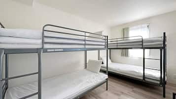 1 habitación, tabla de planchar con plancha, wifi y ropa de cama