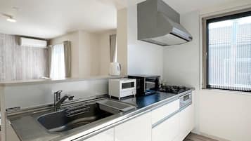 Fridge, microwave, stovetop, toaster