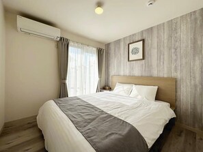 2 dormitorios, escritorio, tabla de planchar con plancha y wifi