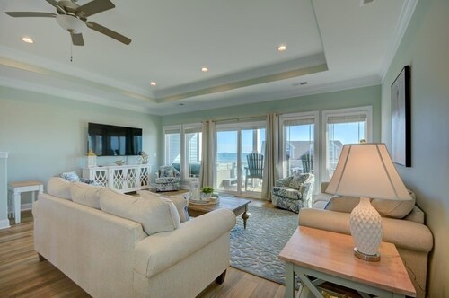 Flamingo Villa - Oceanfront B Luxury Home, Hot Tub, 6 bed 4.5 bath