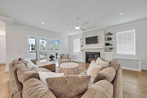 Smart TV, fireplace