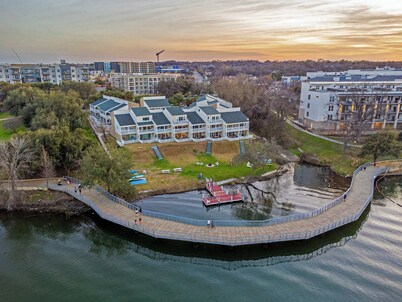 Lakefront | Firepit | Pool | Close to Downtown