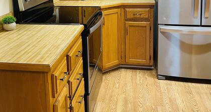 Home on Quiet Cul de Sac with Handicap Accessibility