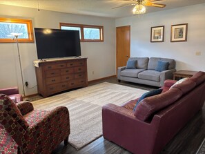 Smart TV -  Home on Quiet Cul de Sac with Handicap Accessibility (Kearney)