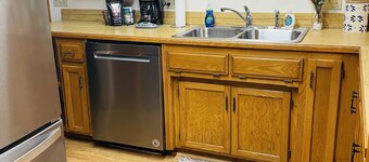 Home on Quiet Cul de Sac with Handicap Accessibility