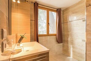 Suihku, saippua, vessapaperi