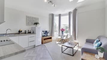 Apartment, Multiple Beds | Living area